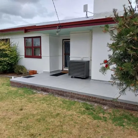 Quaint Family Home in Walpole with sleep-out
