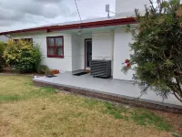 Quaint Family Home in Walpole with sleep-out