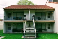 Crescent Bar Condo Near the Gorge, Boating & Golf. Sleeps 8. Amazing Pool.