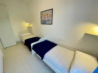 Flat with Private Garden by the Sea