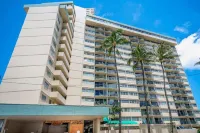 Entire 2 Bedroom Condo, King Bed, FREE Parking, Sleeps 6, Walk to Waikiki Beach