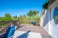 Studio Oasis on 5 Acres in Wine Country Hotels near Booker Vineyard