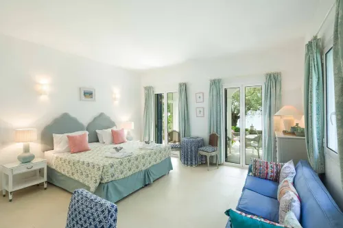 Prestige Collection | BARBATI | Beach Front Corfiot Villa & Large Private Pool Hotel a Mparmpati