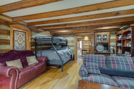 Modern Cabin With Pool Near Nashville!