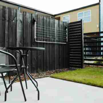New Townhouse, 300m/4 Min Walk Te Kaha One New Zealand Stadium, Car Park, 2 Bath Hotel Exterior
