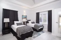 The Sun Seeker Villa Ja 8 Bedrooms Villa, fully staffed, great for large groups.