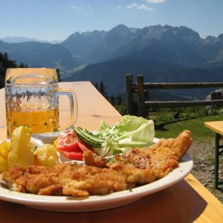 Stylish and cozy: Austrian wooden chalet for 8, only 300m from slopes
