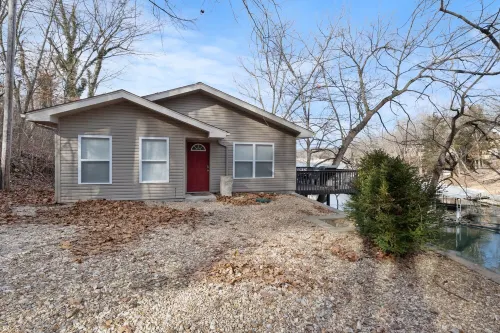Beautiful spacious lake front home in quiet cove with dock