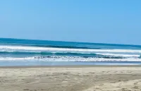 Casa Las Palmas - Modern Comfort + Private Pool, Near Beach, 4 Pax! Playa Hermosa 호텔