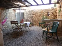 Charming house for 2/3 people in the light of the Luberon Hotels in Rustrel