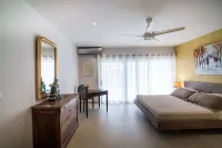 Cupecoy - Luxury 3 BR Condo - Beachfront Resort
