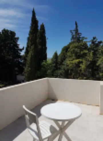 A 10 mn walk from the beach with view on the cap canaille house of 100 m2