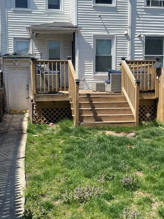 Comfy, family sized home, 10 minutes from the airport. Dog & 420 friendly.