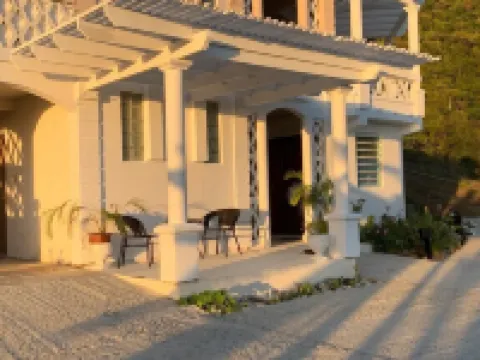 LenDeens an Affordable Hillside1BD/1BTH Apartment w/ AC and Gorgeous Oceanviews 酒店