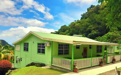 Pinard's Mountain Resort - Cottage 7 Hotels near Champagne Beach