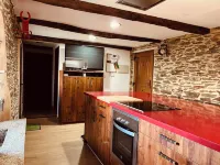 Casa con Jardín Cerrado, Entre Santiago de Compostela y Coruña Hotels in Comarca de Ordes