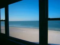 Beachfront Condo 3 Bedrooms/5 Beds/3 Bathrooms