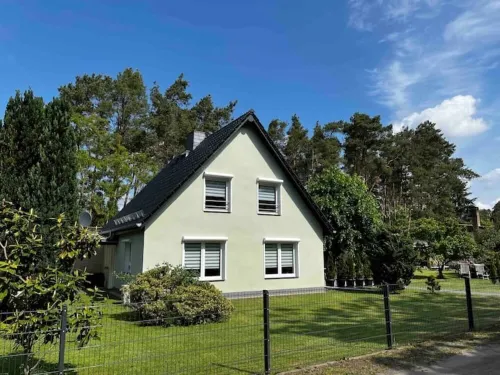 Great detached house in a quiet, green location (by a grove) Hotels in Zehdenick