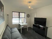Cozy Ground Floor Flat in Sutton with Parking Space free and Pets Friendly Các khách sạn ở Sutton