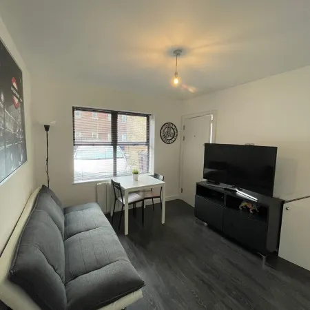 Cozy Ground Floor Flat in Sutton with Parking Space free and Pets Friendly Отели в г. Саттон