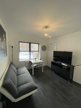 Cozy Ground Floor Flat in Sutton with Parking Space free and Pets Friendly