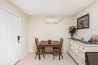 Gunslingers Hideout - Derringer - Tombstone; Roku TV; Wifi