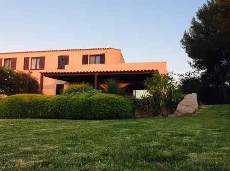 WONDERFUL VILLA ON THE SEA 8/10 PEOPLE Отели в г. Лумио