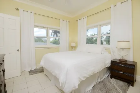 Silk Cotton Villa 7 Отели рядом с достопримечательностью «Dolphin Cay Atlantis»