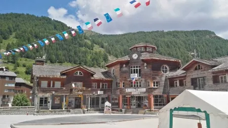 Apartment at the foot of the slopes at the Foux d'Allos resort center Отели рядом с достопримечательностью «Коль д'Ало»