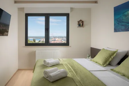 Luxury Apartment Bianco ,200 Meters From Beaches With Beautiful View of the sea Отели рядом с достопримечательностью «Амфитеатр в Пуле»