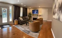 New cozy 5BR vacation home with AC near Airport & downtown Seattle