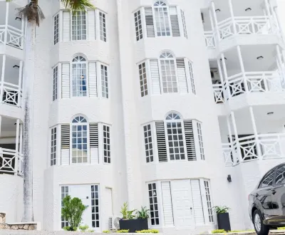 Falcon Oceanview3BRCondo/Free Airport Transport/5minsWalkToBeach/Gated/Security Hotels in 