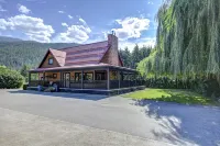 Blue Owl Villa - at Owl 's Head Mountain and minutes to the beach