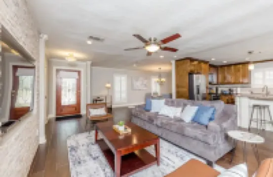 The Live Oak Place - Park Access - 3BR Serene Stay!