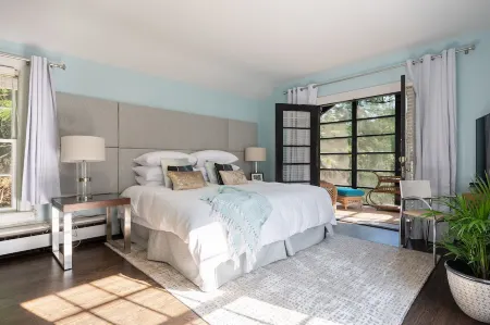 Luxury 3-bedroom House at UVA - Outdoor Fireplace Отели рядом с достопримечательностью «Университет Вирджиния»