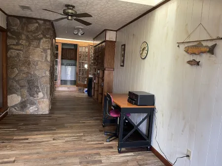 Relax on the edge of Little Red @ Griffin Little Red River Cabin