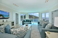 Newly Renovated Luxury Ocean Front Condo* Stunning Lighthouse Escape!