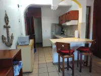 Steps From Main Beaches & Ocean View From Pool