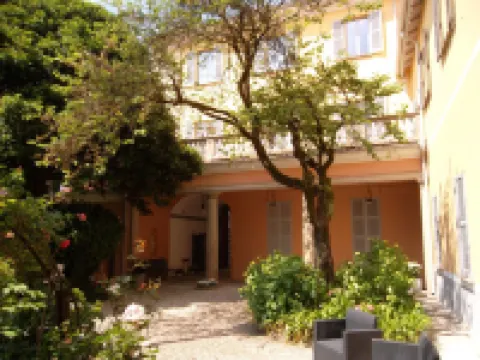 FeWo Luino Loft: Historic Charm, 100m to Lake & Swiss Gateway.