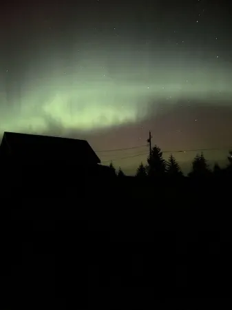 Sunrise Loft cozy private beach front house storm watching sleeps 4 Отели в г. Скина-Квин Шарлотт