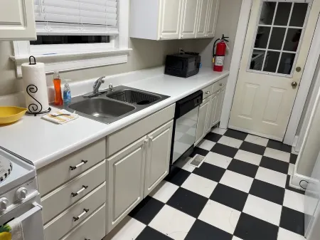 Palm Cottage - Centrally Located Brick Home on Quiet Street