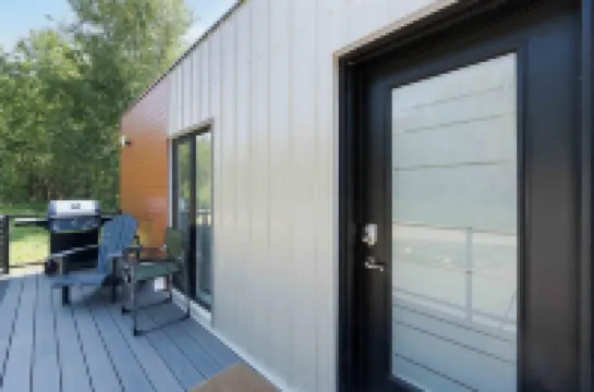 Beautiful Modern home peaceful location