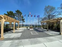 Beach Gem overlooking Stage Fort Park, Tablet Rock & Cressy's Beach!!!