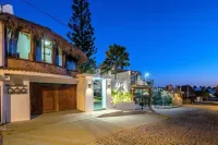 Private Villa, Authentic Cook Included, heated pool, just steps to the beach