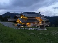 MAGNIFICENT 10-person chalet, 200ml from a lift. WIFI, Jacuzzi and Sauna Hotels in Notre-Dame-de-Bellecombe