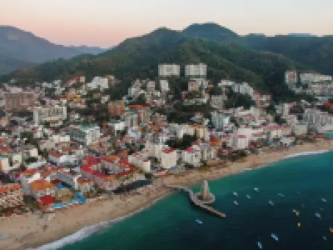 Cozy chic studio near the beach!