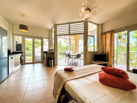 Apartment in swimming pool and beach residence