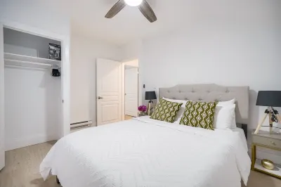 Modern Niagara-area Spa-like Home Hotels near Linwell Plaza