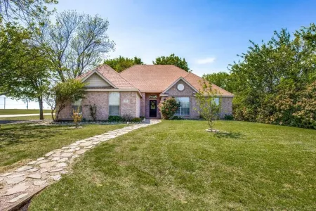 Relax by fire pit - Walk to Lake Отели в г. Литл-Элм