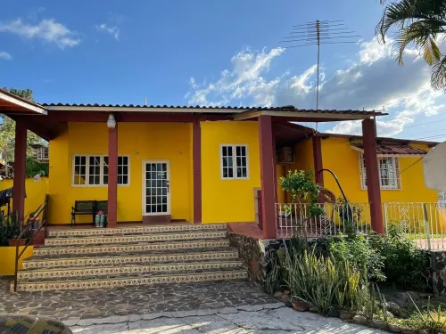 Charming house with pool minutes from the beach!